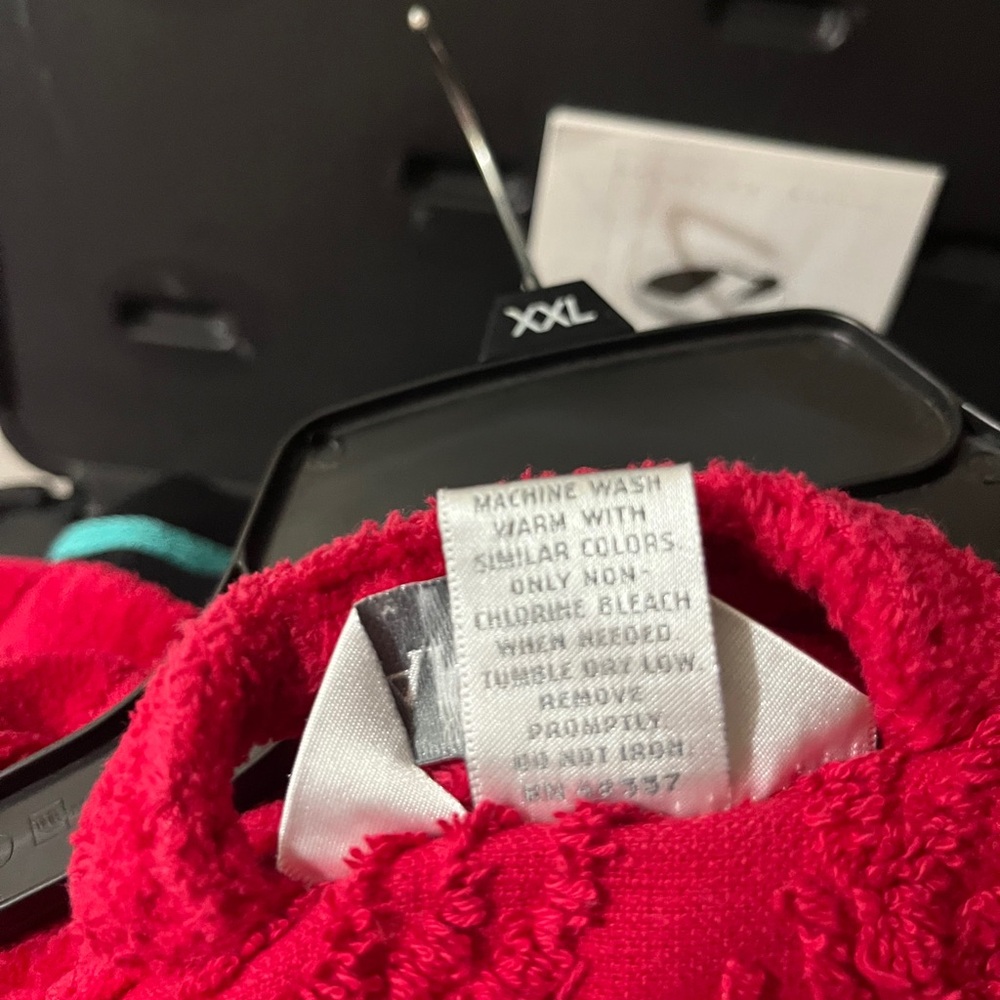 Luxurious‎ Red Women's Robe - Picture 6 of 7
